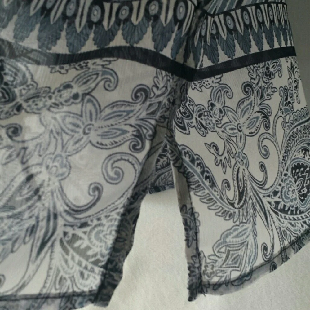 LIZ CLAIBORNE Sheer Top.8 - Picture 4 of 4